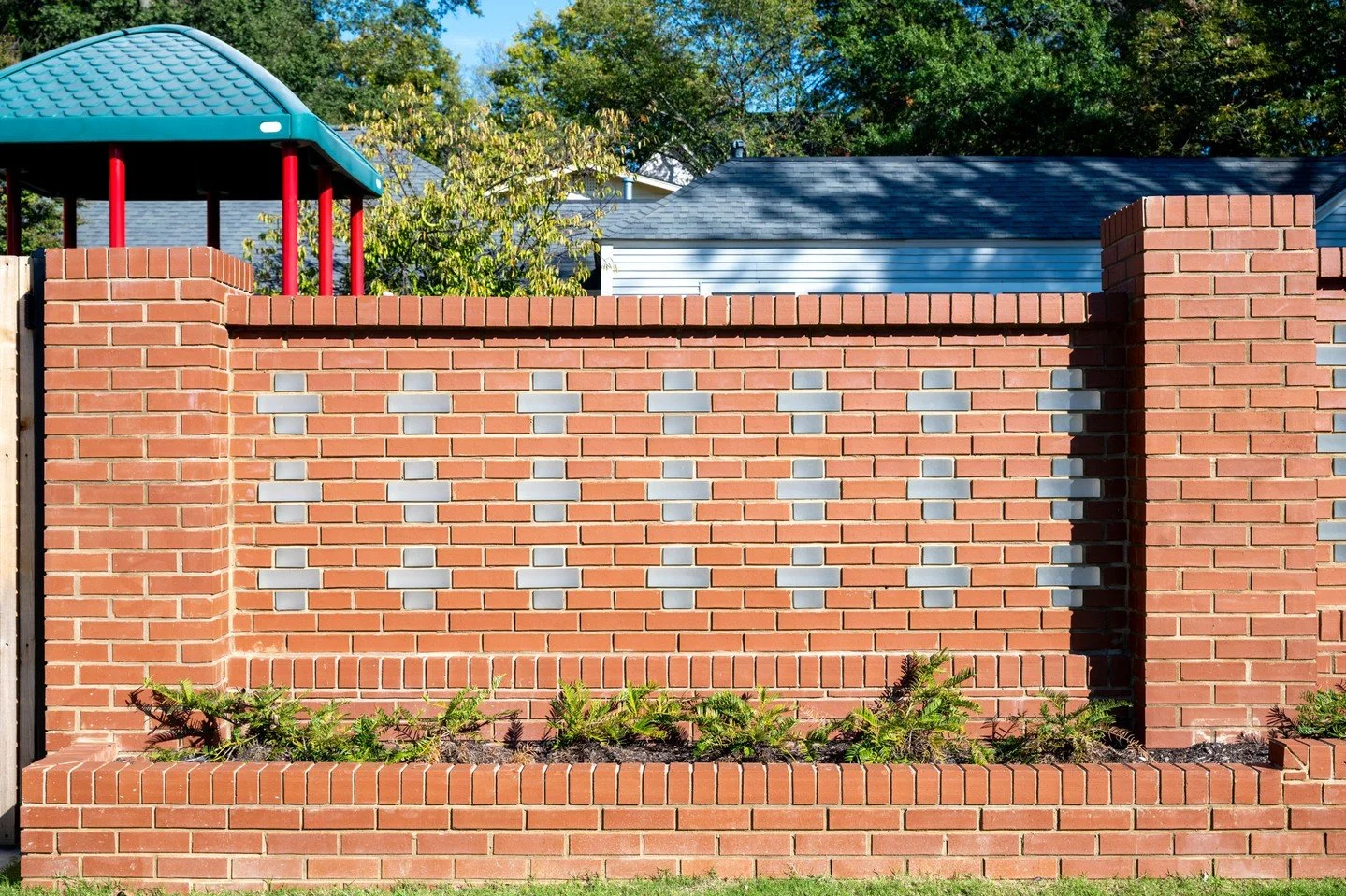 Ending the week on a high note by showing off our recently completed work at @gslschool!

The LeMaster Turf Playground Wall brings safety and privacy to the playground while still feeling bright and open. A cross built from Glen-Gery glass bricks all