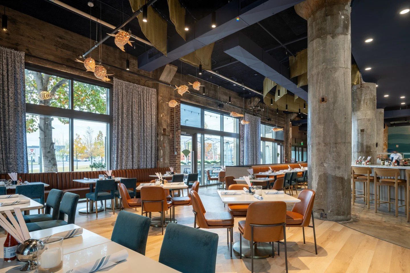 Briza brings an elevated dining experience to Memphis&rsquo;s Crosstown Concourse ✨

Working closely with the owner and design team, we delivered a space defined with precision, craftsmanship, and collaboration, from a custom ceiling with integrated 