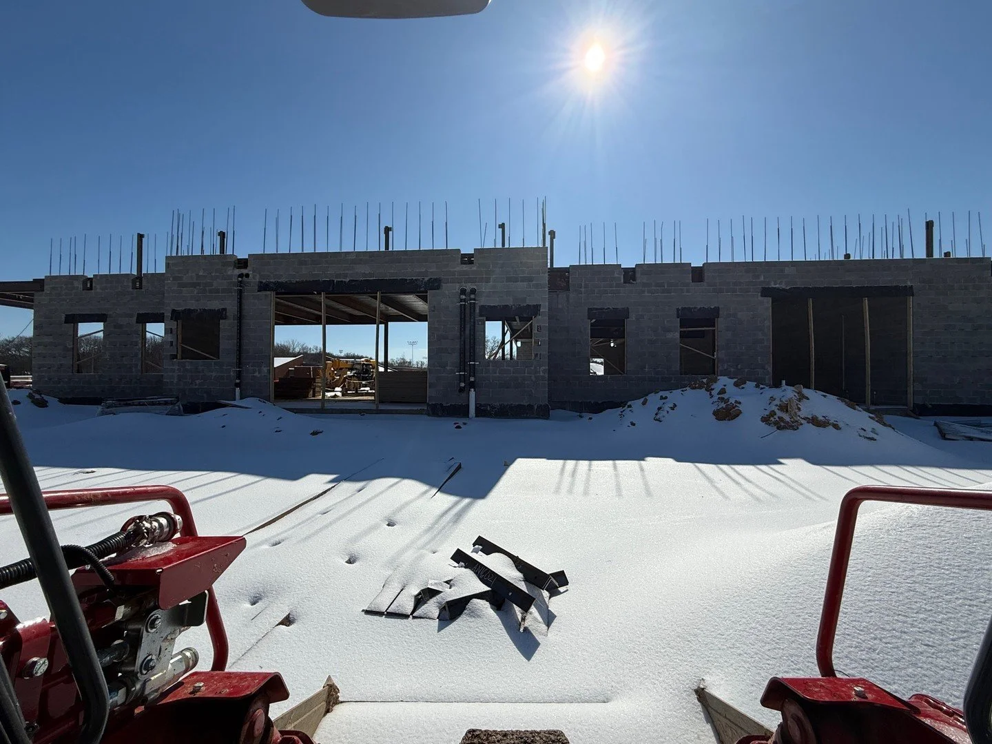 ❄️ MUS is on a snow day, but we&rsquo;re doing what we can to keep construction moving. Enjoy the snowy views at our jobsite!

#GrinderTaber #construction #commercialcontractor #newconstruction #hardhat #memphis #midsouth #memphistn #renovation #nowh