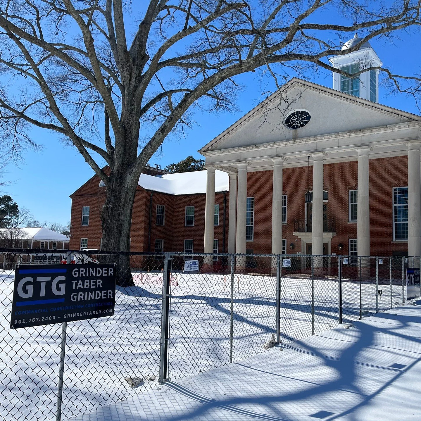 ❄️🚧 Snowy Sign Sightings! 🚧❄️

📍DeSoto County Courthouse Renovation
📍IBEW Pavillion and Event Space
📍GTG Offices
📍Lakeland Oliver Creek Sanitary Sewer Interceptor 

#GrinderTaber #construction #commercialcontractor #newconstruction #hardhat #mi