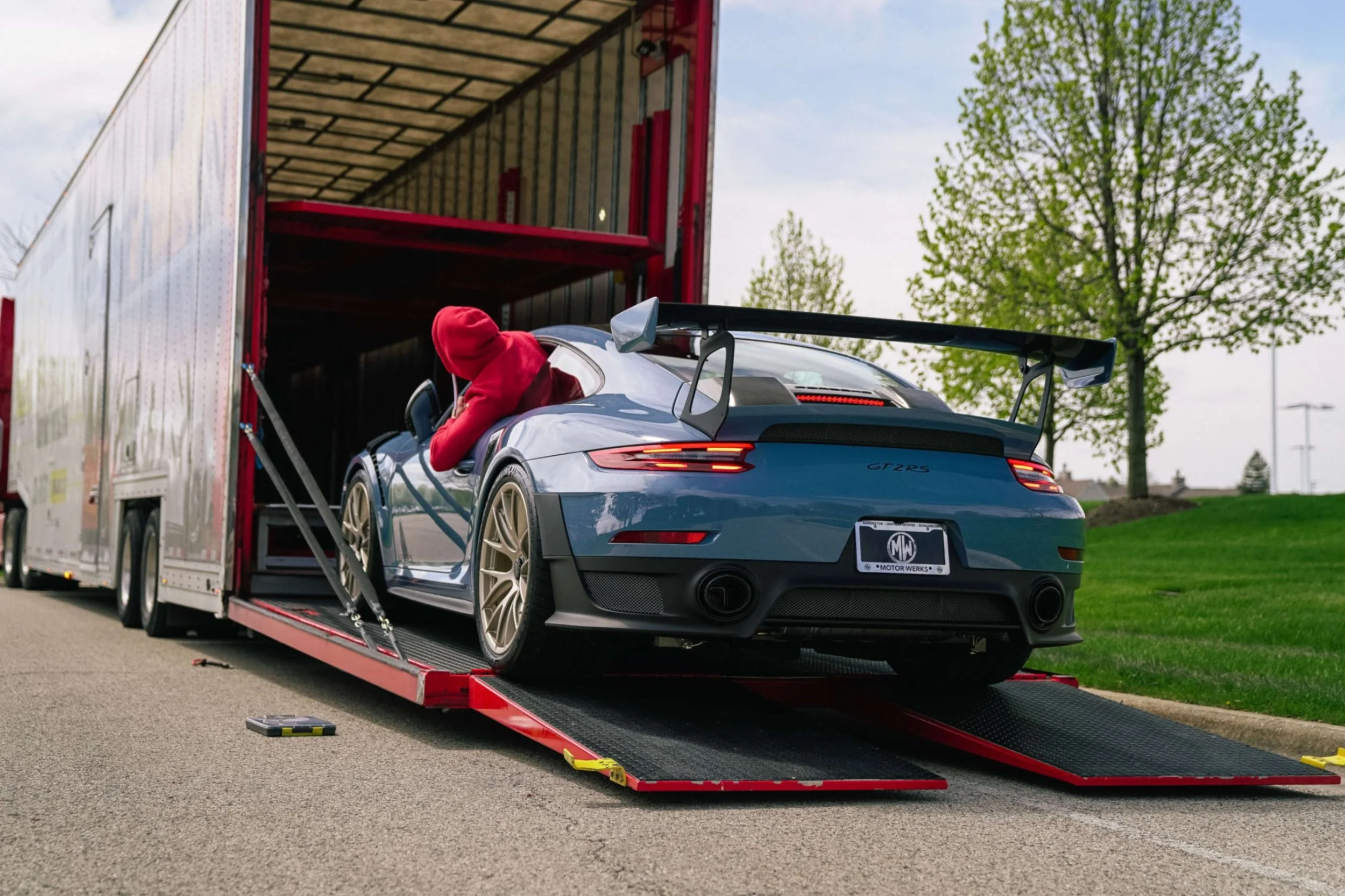 Open vs. Enclosed Auto Transport: Which Option is Right for You