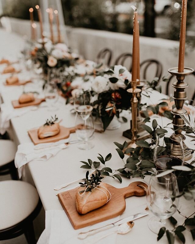 I am so ready to gather around a beautiful table again with the people I love. Until we can do so safely, the memories and the hope for the future will have to get us through.
{Creative Shoot, December 2017}
PHOTOGRAPHY: @peytonrbyford 
FLORAL: @pigm