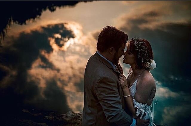 Happy 4th Anniversary to Courtney and Dom! I&rsquo;ll never get tired of seeing these photos pop up in my memories every year. ❤️
PHOTOGRAPHY: @mileswittboyer