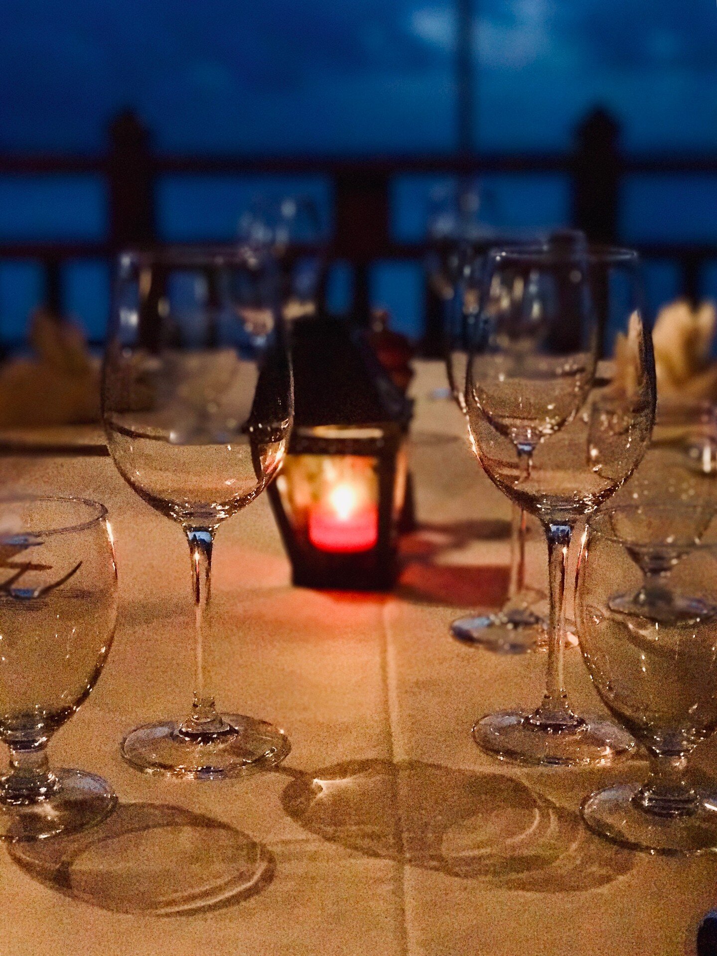 Romance at it&rsquo;s finest ✨

Spend date night with us this weekend for top-tier service, flavours, and views!