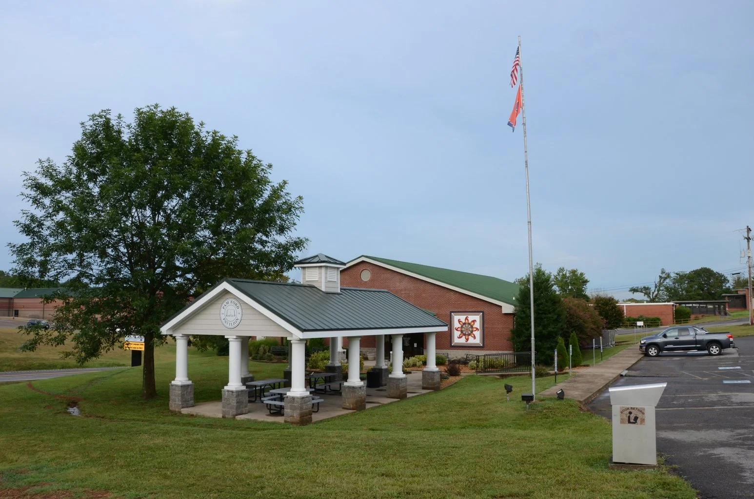 Stewart_County_Public_Library_PavilionFront.JPG