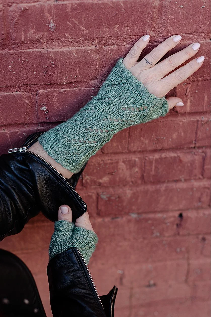 Twisty Lace Mitts