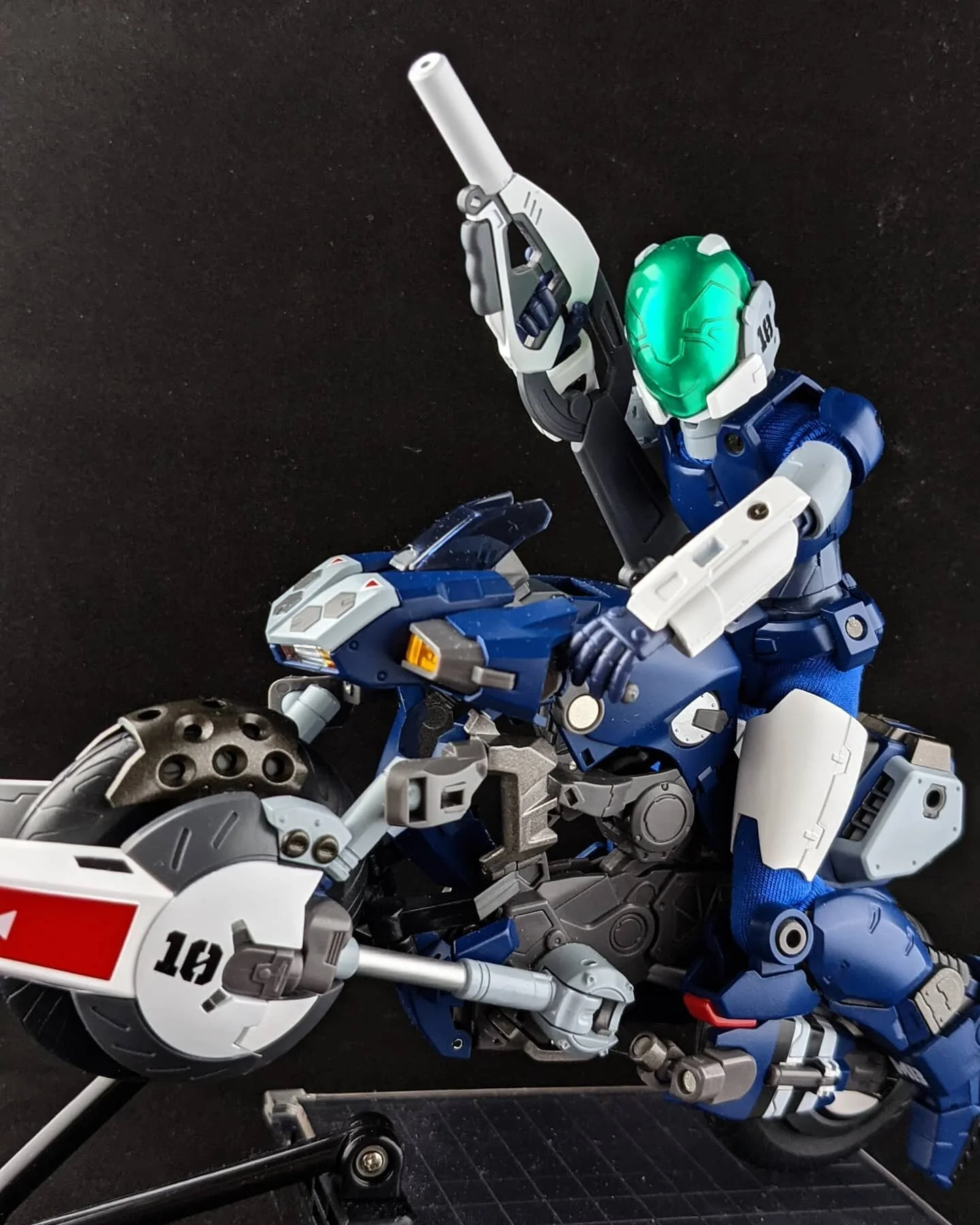 I needed more pics of this toy! I love this Ride Armor so much! One of the best designed transforming toys ever! But it always takes me like an hour to transform it due to fear of breakage from my own stupidity (not because of quality of build, 😂) #
