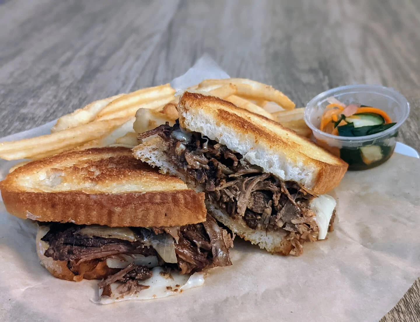 I had a Hot Mess for lunch today from the Meltdown in Campbell today! 😁 It's roast beef, with caramelized onions, and sharp white cheddar melted on artisan bread! They have the coolest cut fries there! And I've discovered that I cannot resist a Hot 