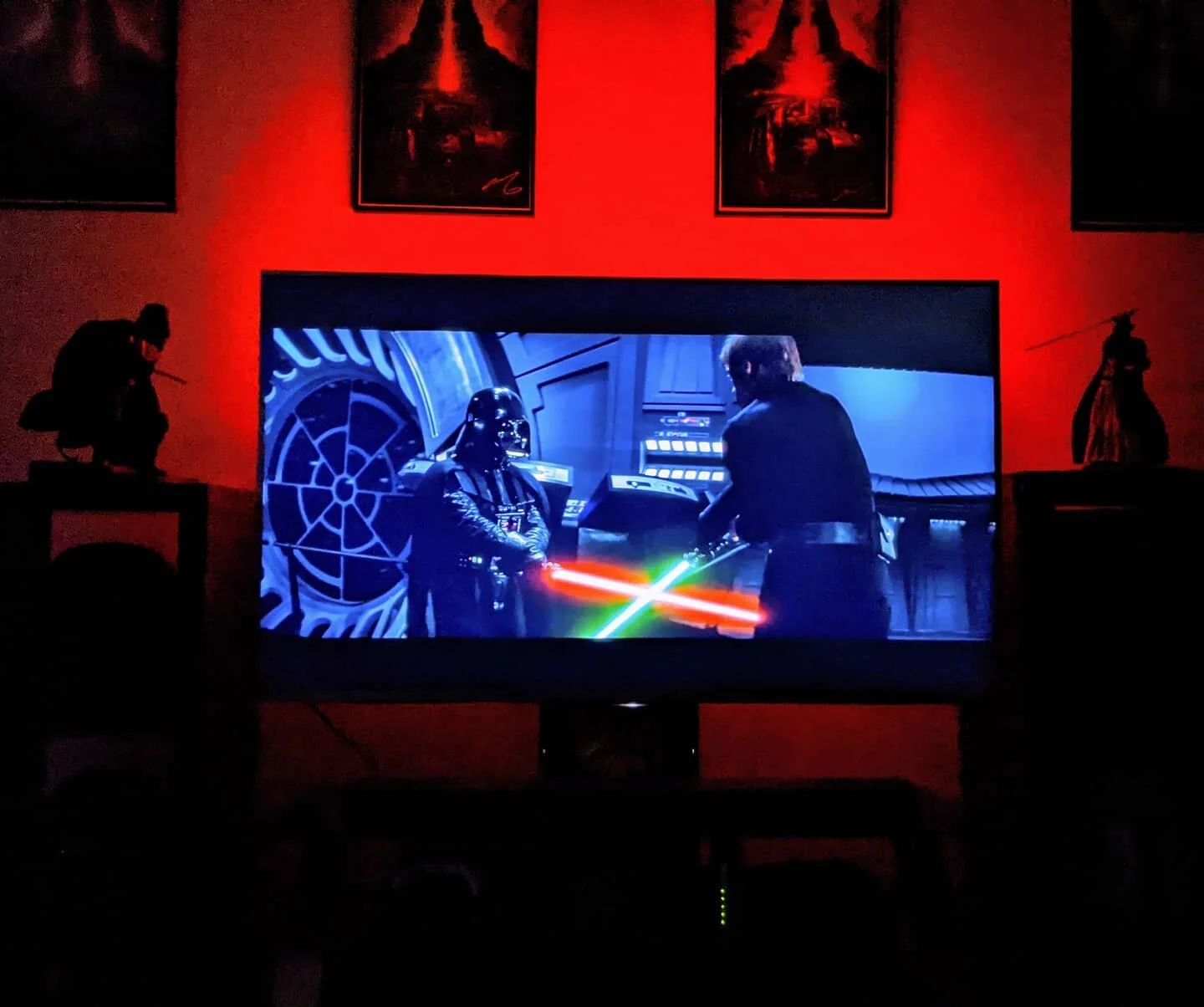 Couldn't decide on anything to watch tonight so I decided on this. 🤓 A little #ROTJ is always a good choice right? I can NEVER get sick of this final battle between Vader and Luke. Still gives me chills. #geek #geeklifestyle #geeklife #starwars #sta