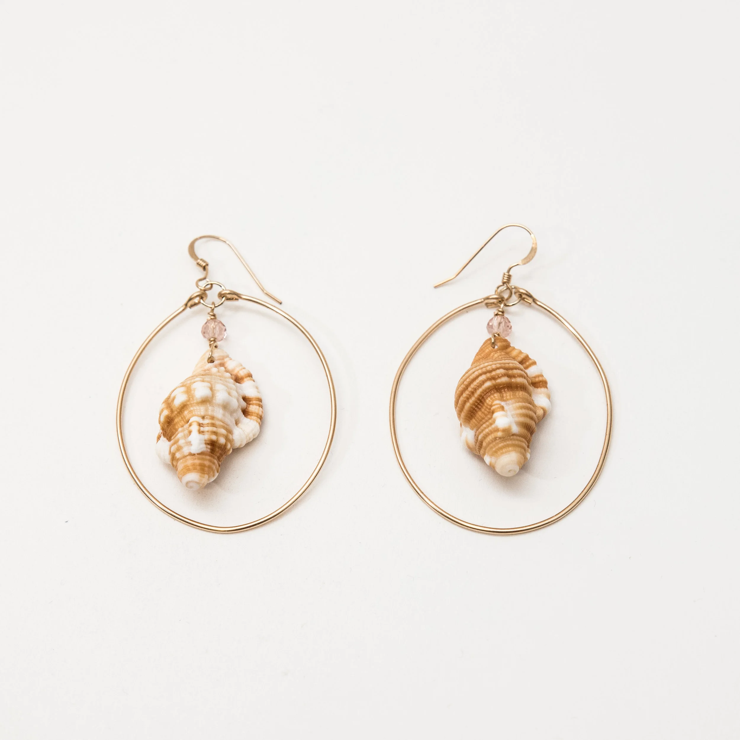 Emakai Jewerly. Shell Hoop Earrings