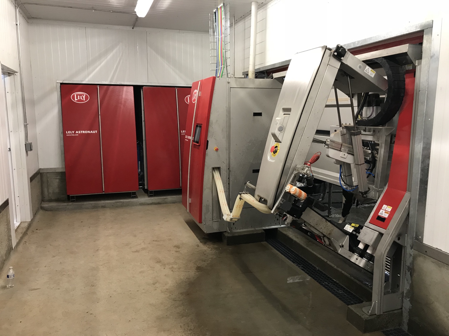 Lely Robot Room with arm extended.jpg