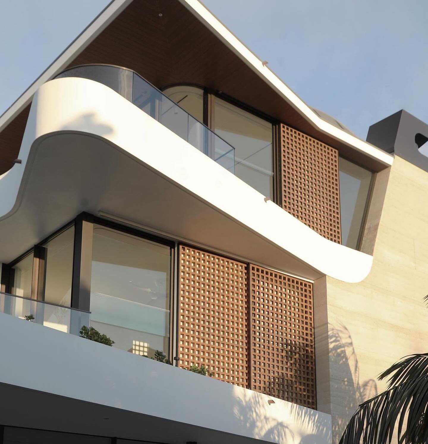 ✨A Closer Look at Our Bronte Project. 
Check out the stunning curves and intricate details that make this space truly special! 😍🙌🏼