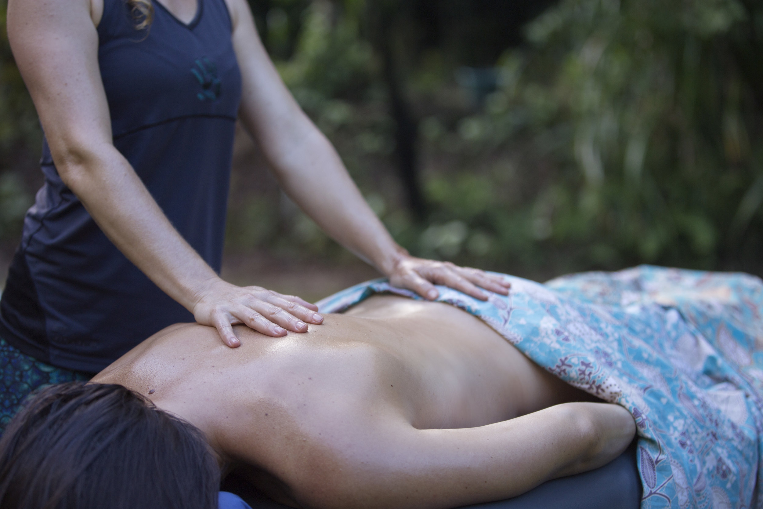 Cairns woman recieves Kahuna massage in rainforest at Body Solace Kuranda 046.jpg