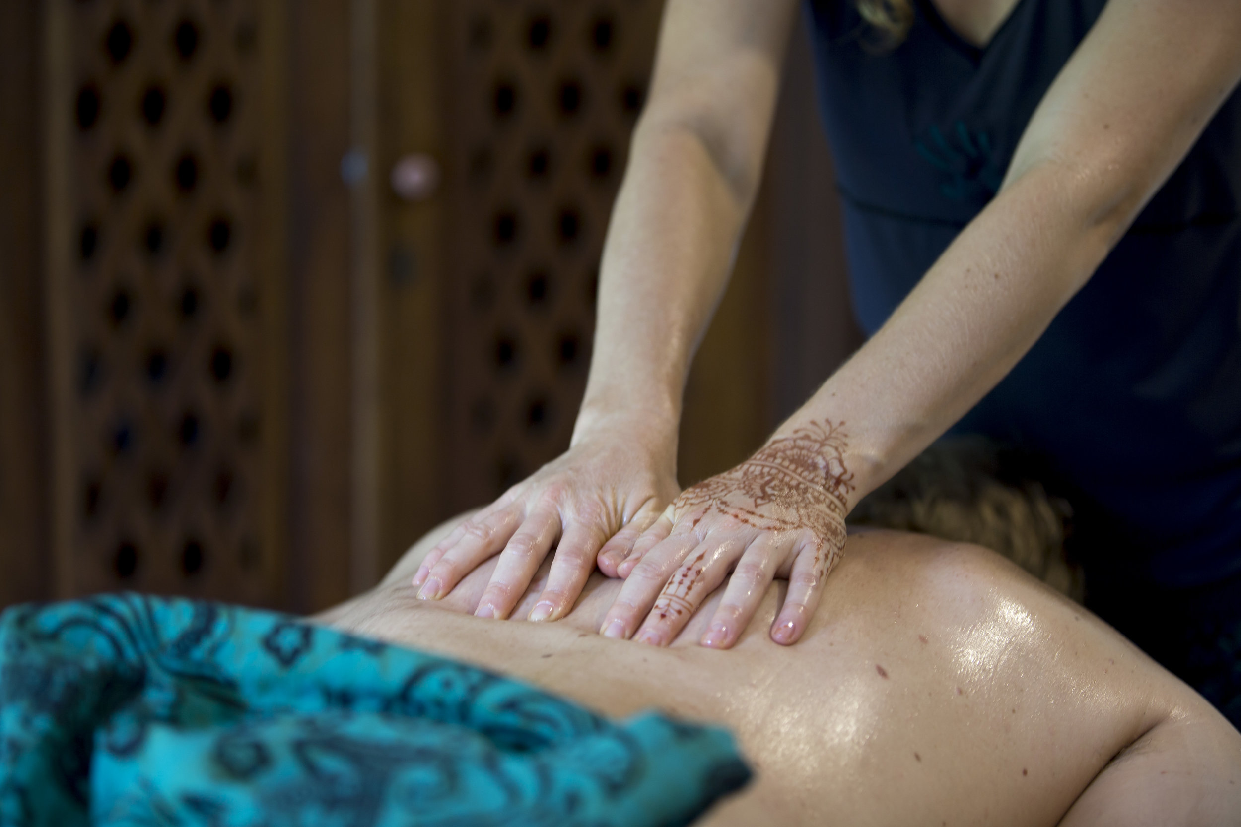 Cairns woman recieves Kahuna massage in rainforest at Body Solace Kuranda 047.jpg