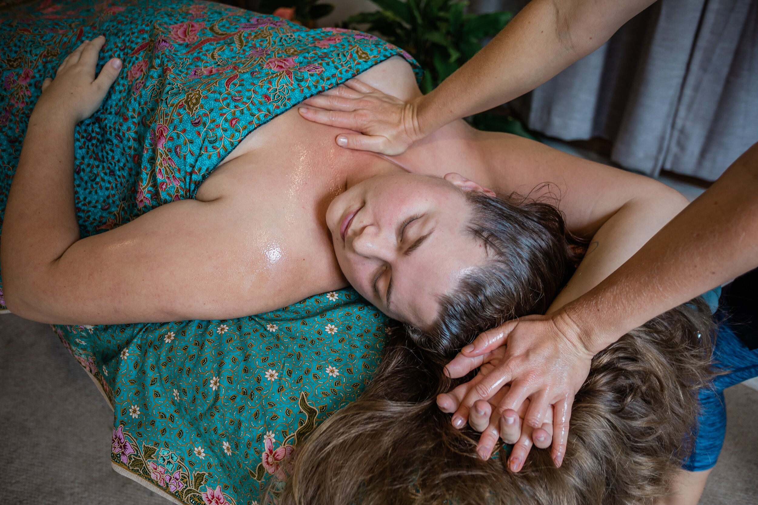 Cairns woman gets ka huna massage at Body Solace Kuranda 062.jpg