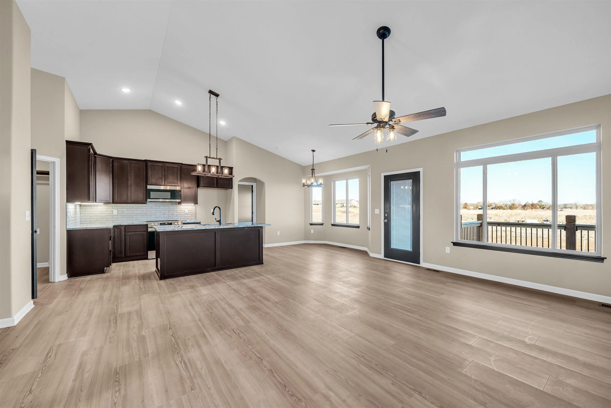 2588 Kitchen.jpeg