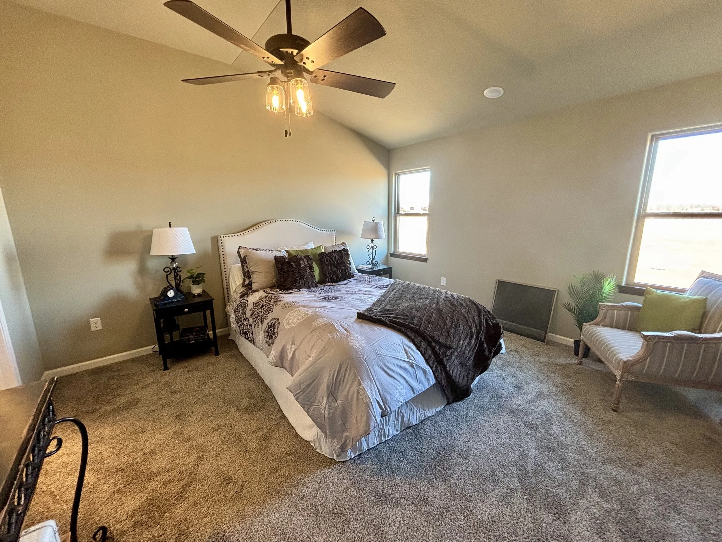 2594 Master Bdrm.jpg