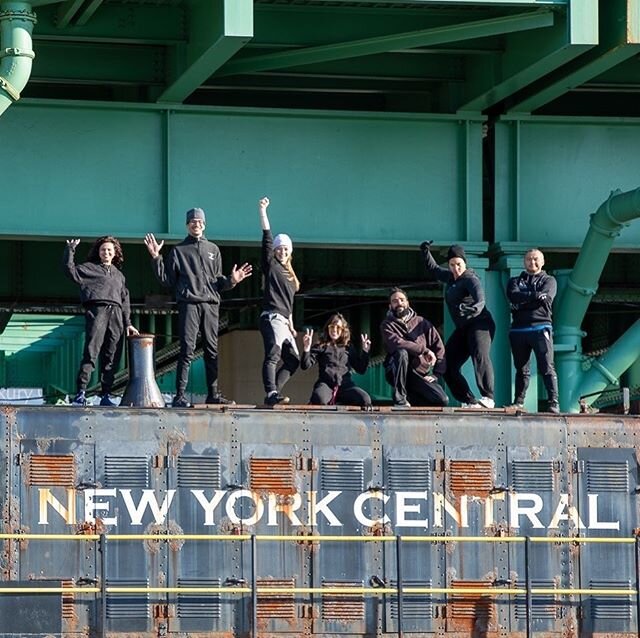 🤷&zwj;♀️ Parkour for Team Building?? My 3️⃣ Reasons Why
.
When someone first asked me to host a parkour team event for their company, I said OF COURSE, because I love working with big groups and have experience safely introducing parkour to all ages