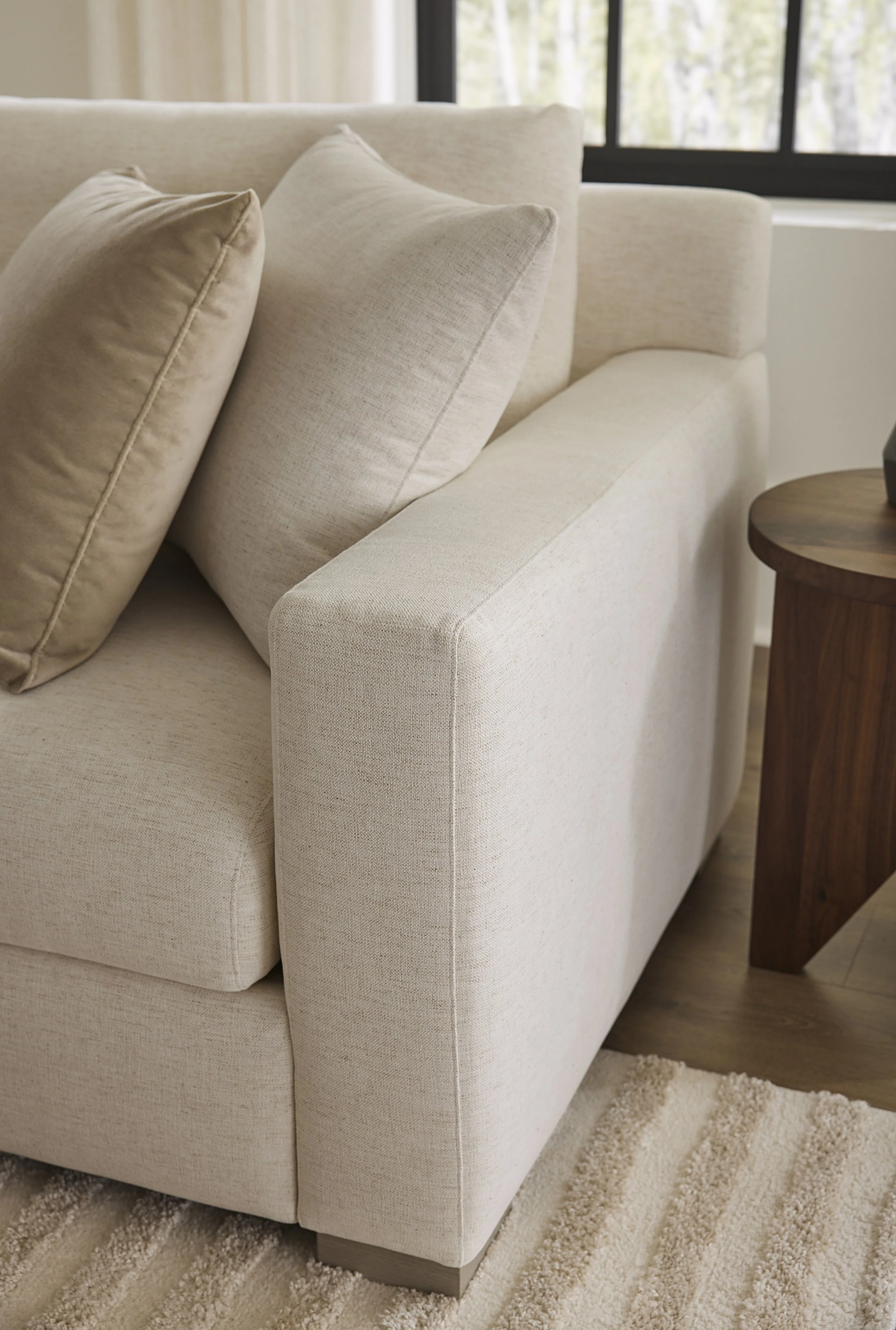 BMM Lifestyle Shoot_Catalina-SofaBenchSeat-MerrickSnow_Detail.jpg