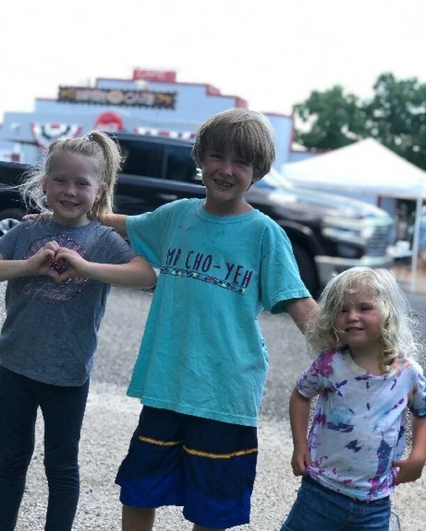 Everybody loves getting good eats at Royers! ❤️ We'll be serving them up all weekend, so call your family and friends and come see us! 🙌🏻⠀⠀⠀⠀⠀⠀⠀⠀⠀
⠀⠀⠀⠀⠀⠀⠀⠀⠀
#royersroundtopcafe⠀⠀⠀⠀⠀⠀⠀⠀⠀
#bigtastetinytown⠀⠀⠀⠀⠀⠀⠀⠀⠀
#rememberthealamode⠀⠀⠀⠀⠀⠀⠀⠀⠀
#pieswithpurpose⠀⠀⠀⠀⠀⠀⠀⠀⠀
#tripledfriday⠀⠀⠀⠀⠀⠀⠀⠀⠀
#goldbelly