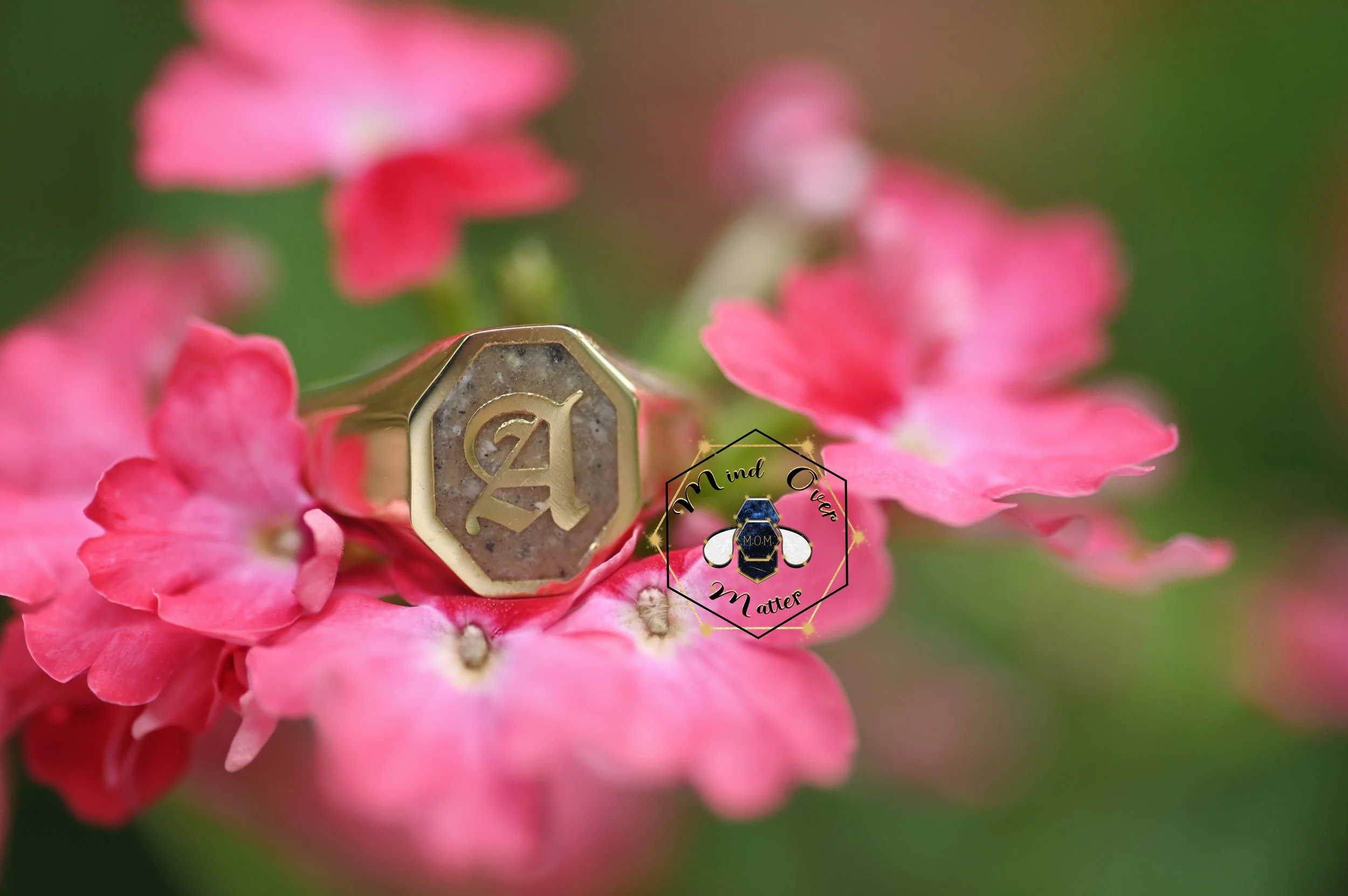Cremation Ash Jewelry and Keepsakes