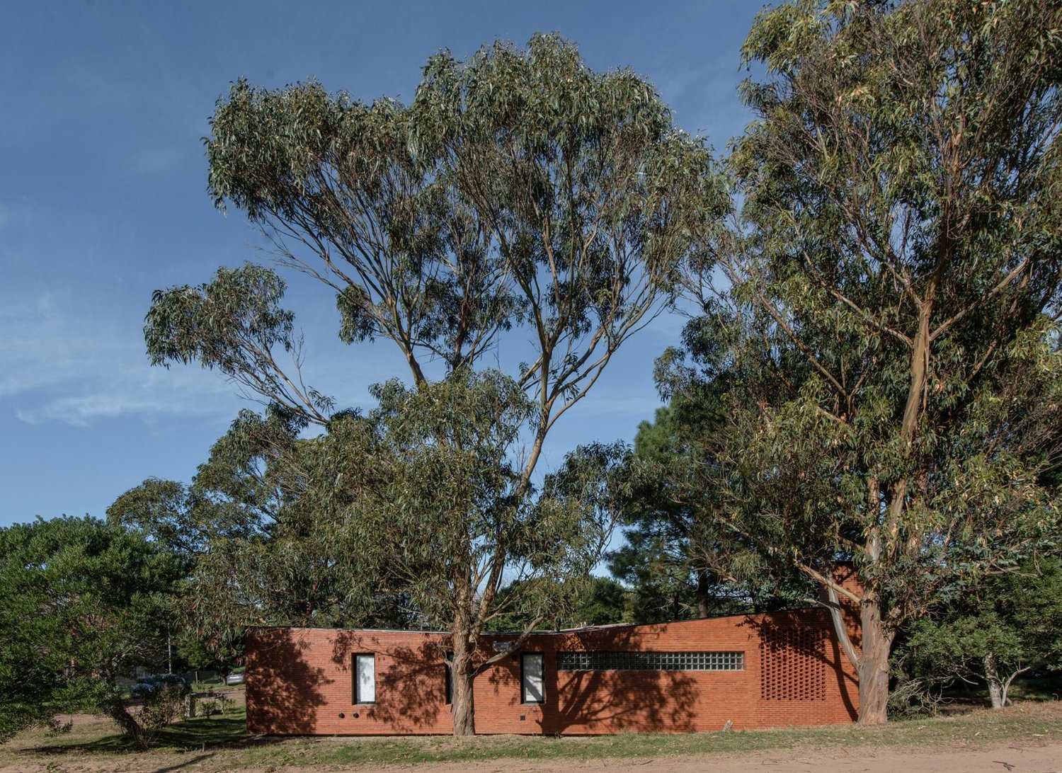 rincon-house-estudio-galera-arquitectura-buenos-aires-argentina-brickwork_garden_diego_medina.jpg