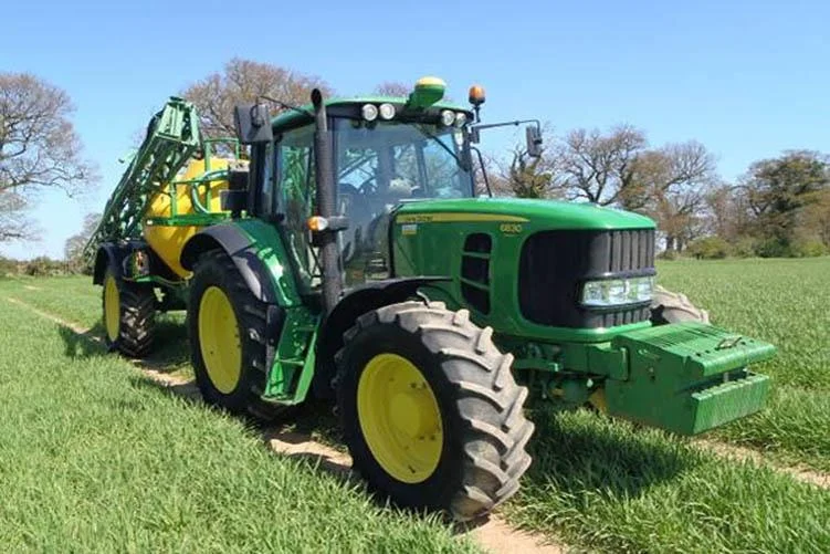 tractor_t752.jpg