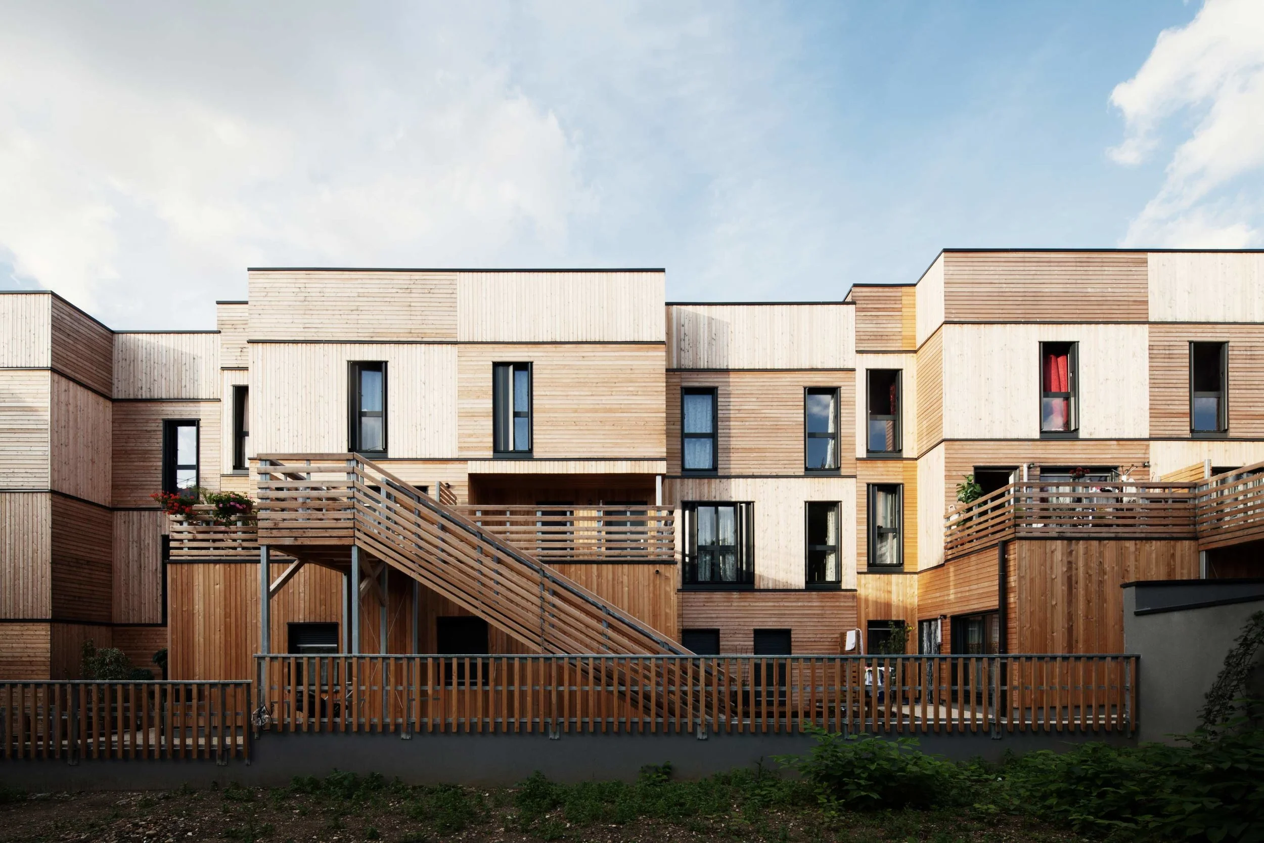 Montreuil-Branly-Cour-01.jpg