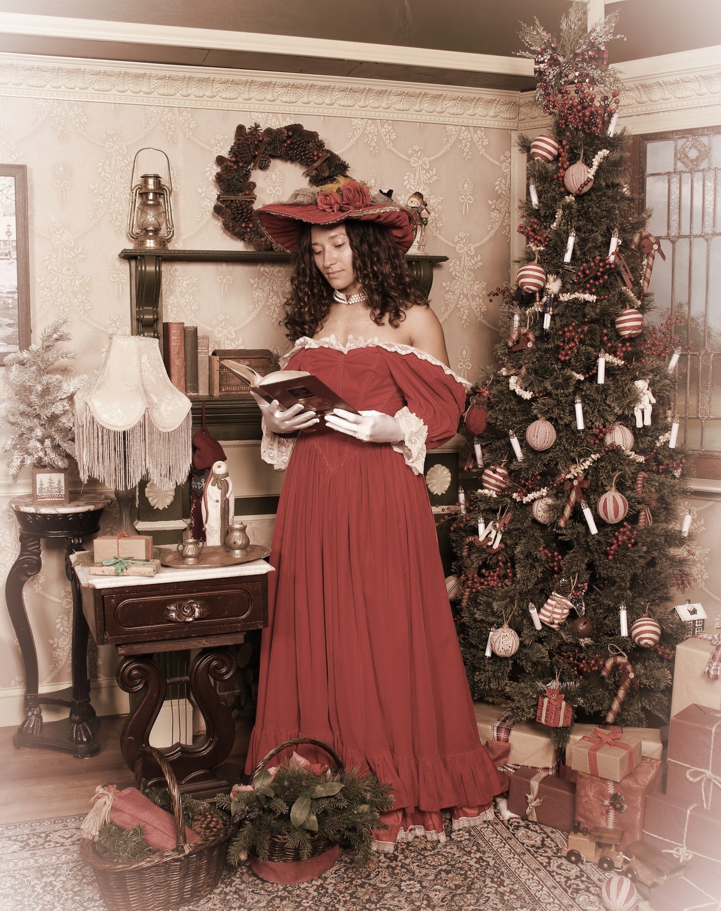 Memory Lane Old Time Photos is in the Christmas spirit! 🎄Are you??👀 Book your Christmas session now before the Holidays come to an end to wrap up 2024! 🎉
 
Walk-Ins are welcome!

📸 By Santiago Herrera

#christmas #photography #christmasdecor #chr
