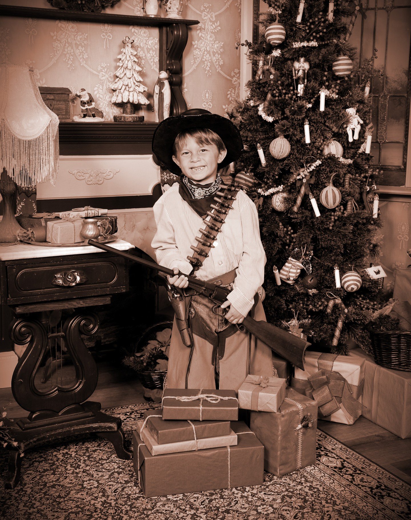 Only 6 days til Christmas! 🎄 Still need a present? 🎁 Come into Old Time Photos to create your vintage photos! A perfect gift for family or friends 🎅

#photography #christmasgiftideas #christmas #happyholidays