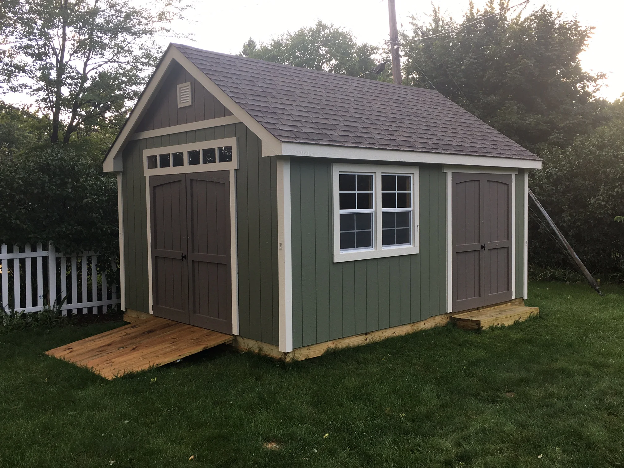 12x16 Gable Deluxe Painted #3.JPG