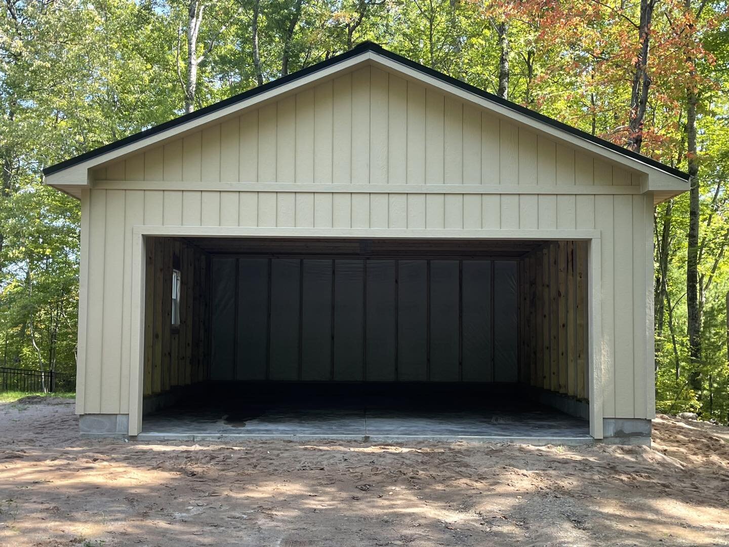 Who could fill up this 20x26 Garage?! 🙋🏻&zwj;♀️🙋🏻&zwj;♂️