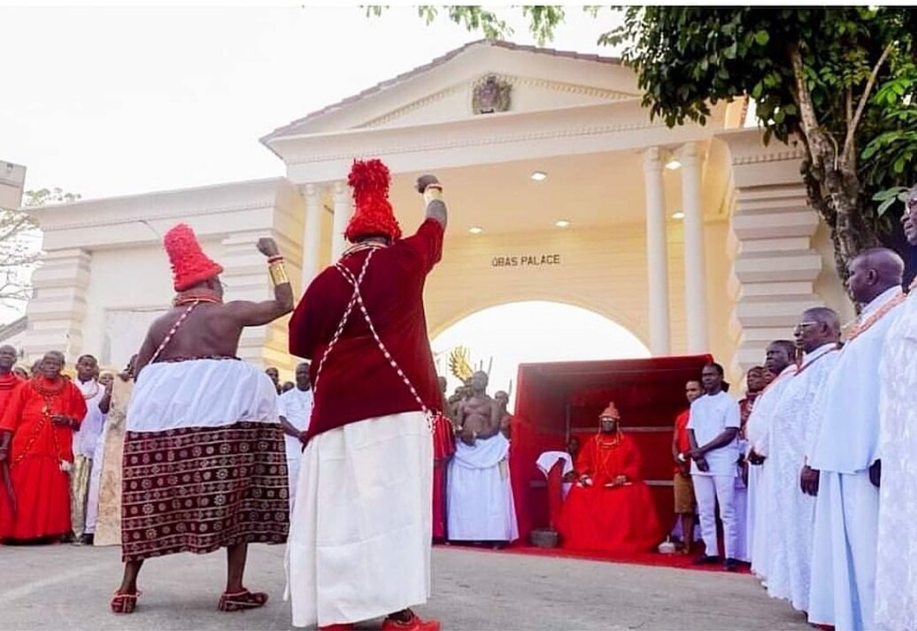 Palace Chiefs Paying Homage to Oba Ewuare II