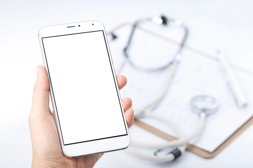 O médico pode postar foto com o paciente? E repostar? E O paciente pode publicar fotos com o médico em seu perfil pessoal?