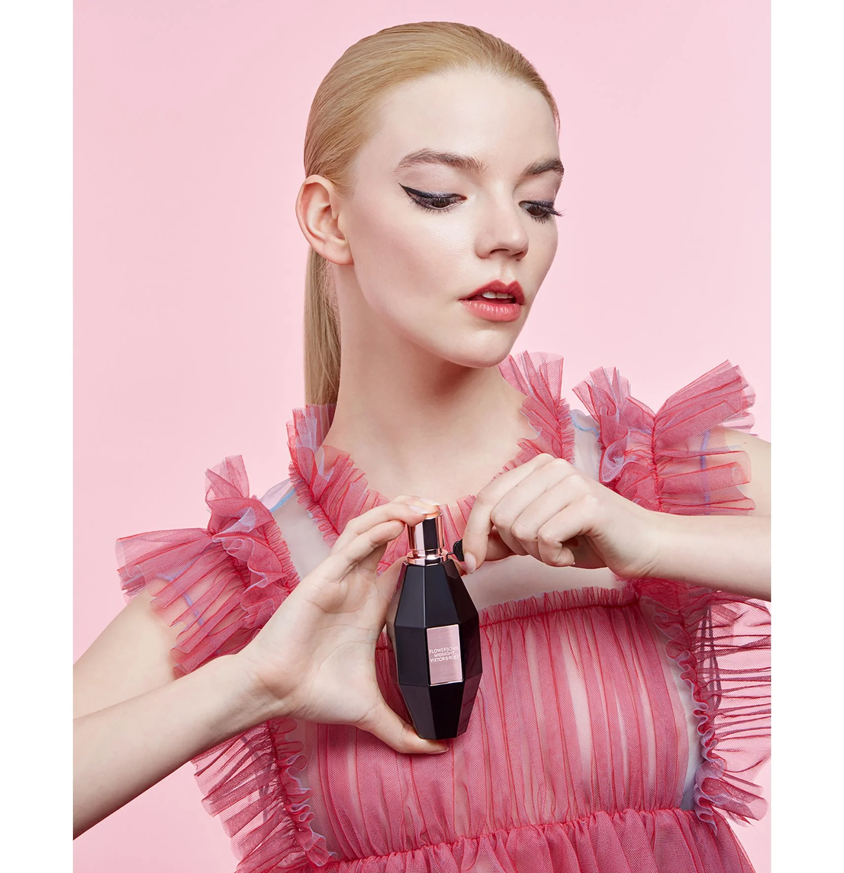 Victor&Rolf-flowerbomb-Anya-Taylor-Joy-©John-Lander-1911-00581.jpg