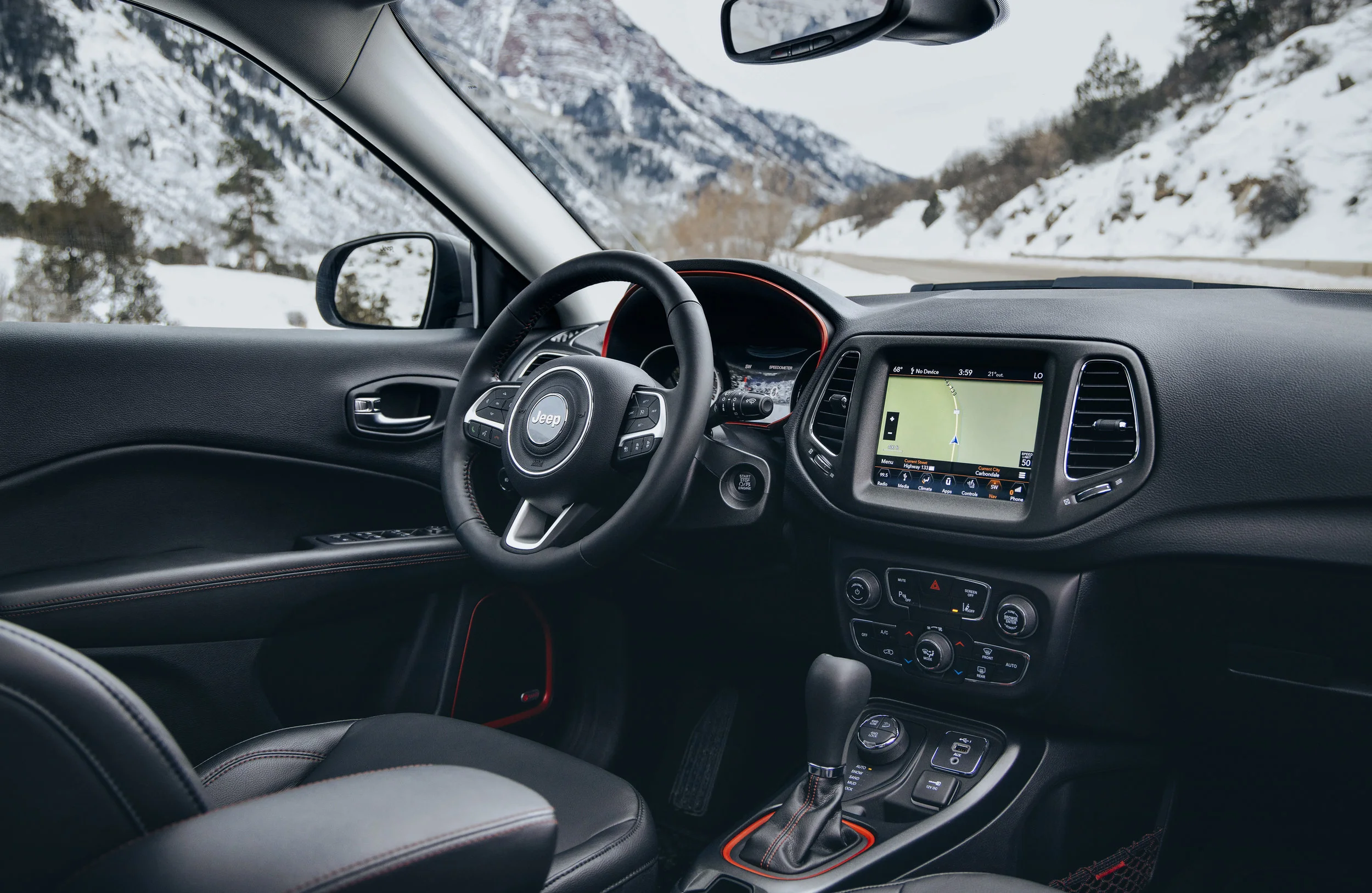 s19_0N0A7371_Driver_Interior_Compass_ Jeep_Aspen_v2.JPG