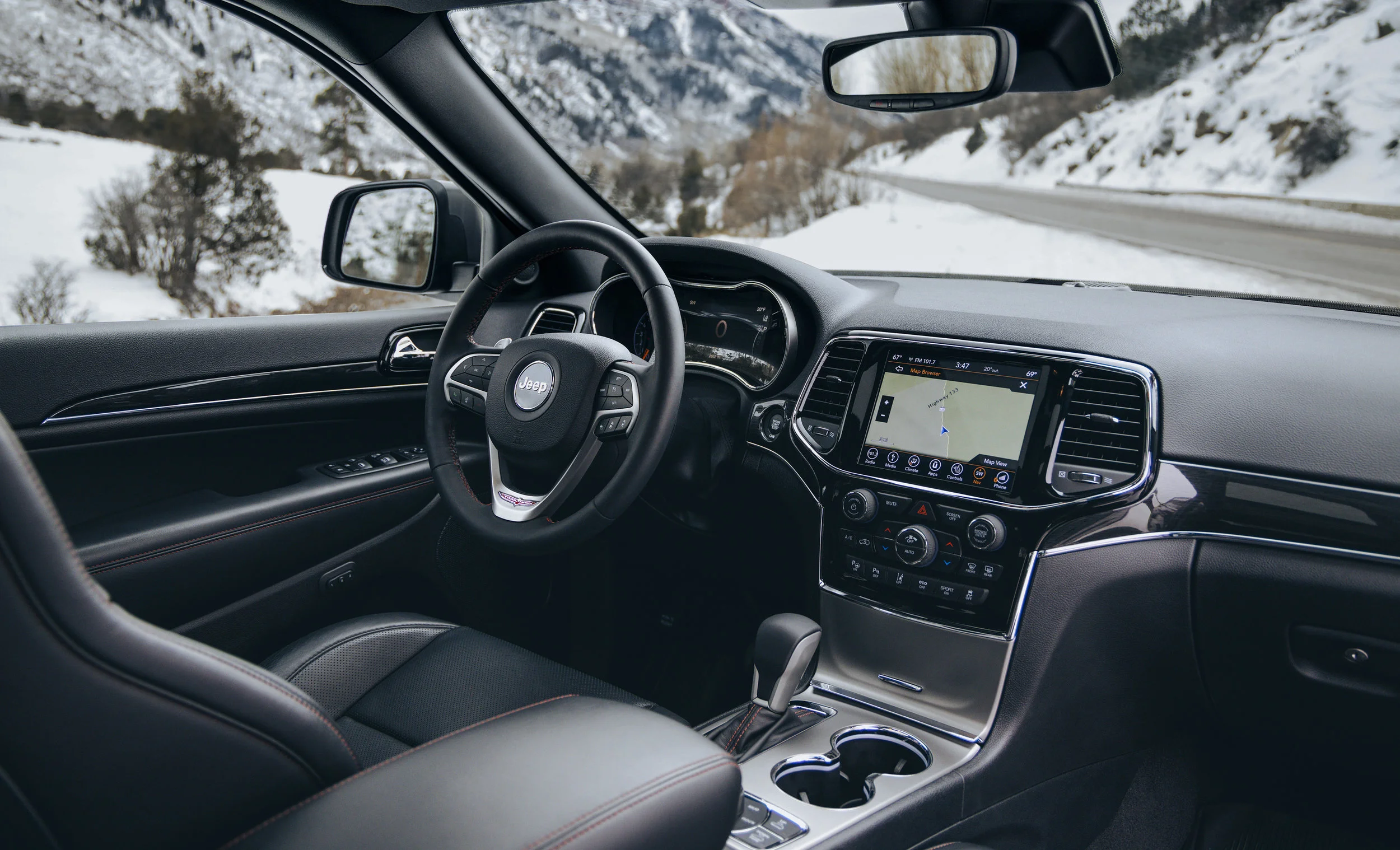 s20_0N0A7356_Driver_Interior_GrandCherokee_ Jeep_Aspen_v2.JPG