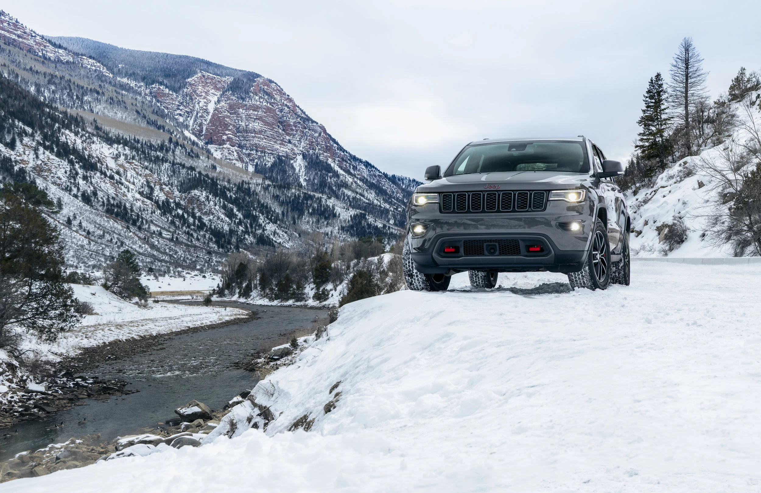 s07_0N0A7286_Front_78_SnowyRiver_GrandCherokee_ Jeep_Aspen_v3.JPG