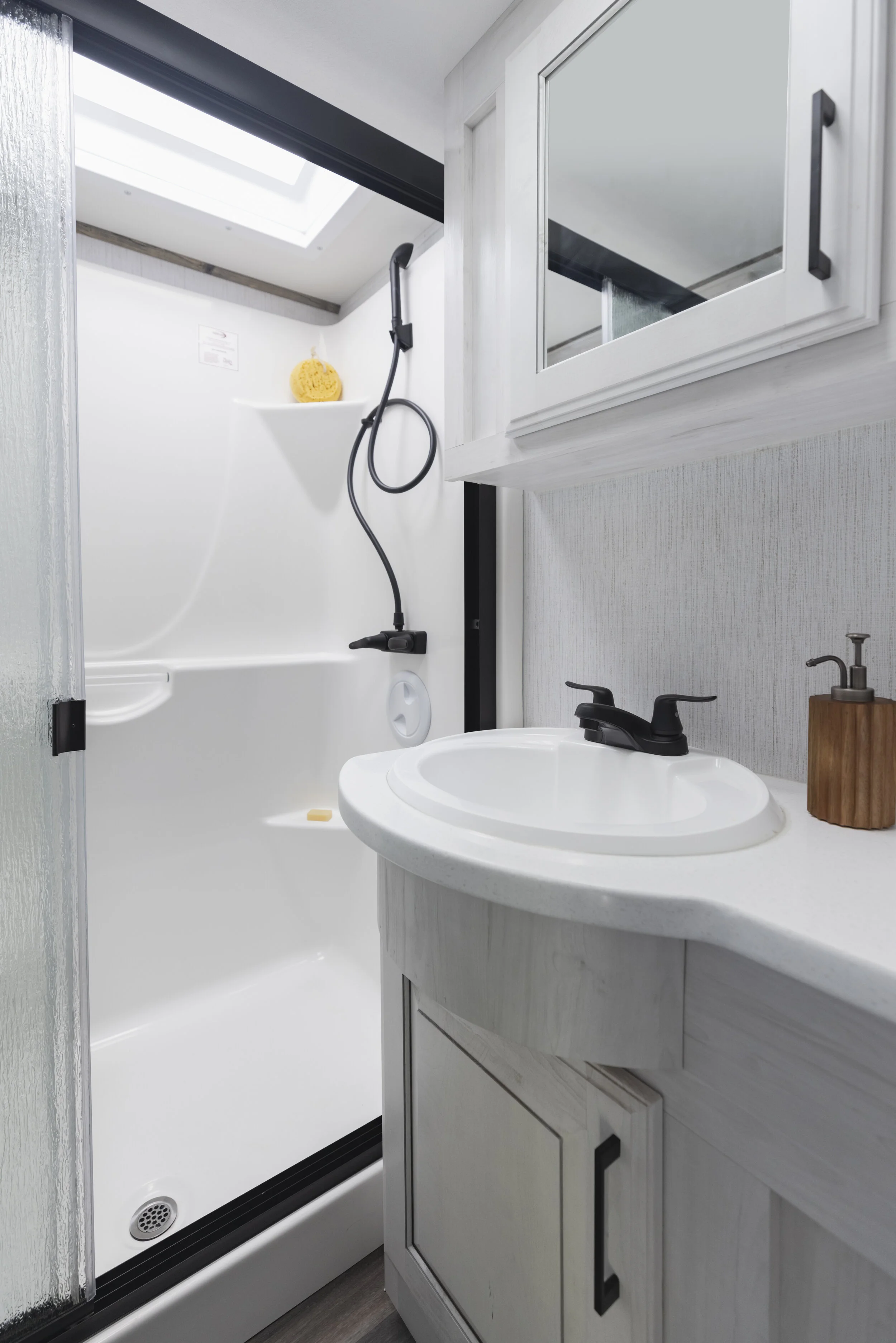 _X5A2924_Interiors_Bathroom_Heartland 5th Wheel-Edit.JPG