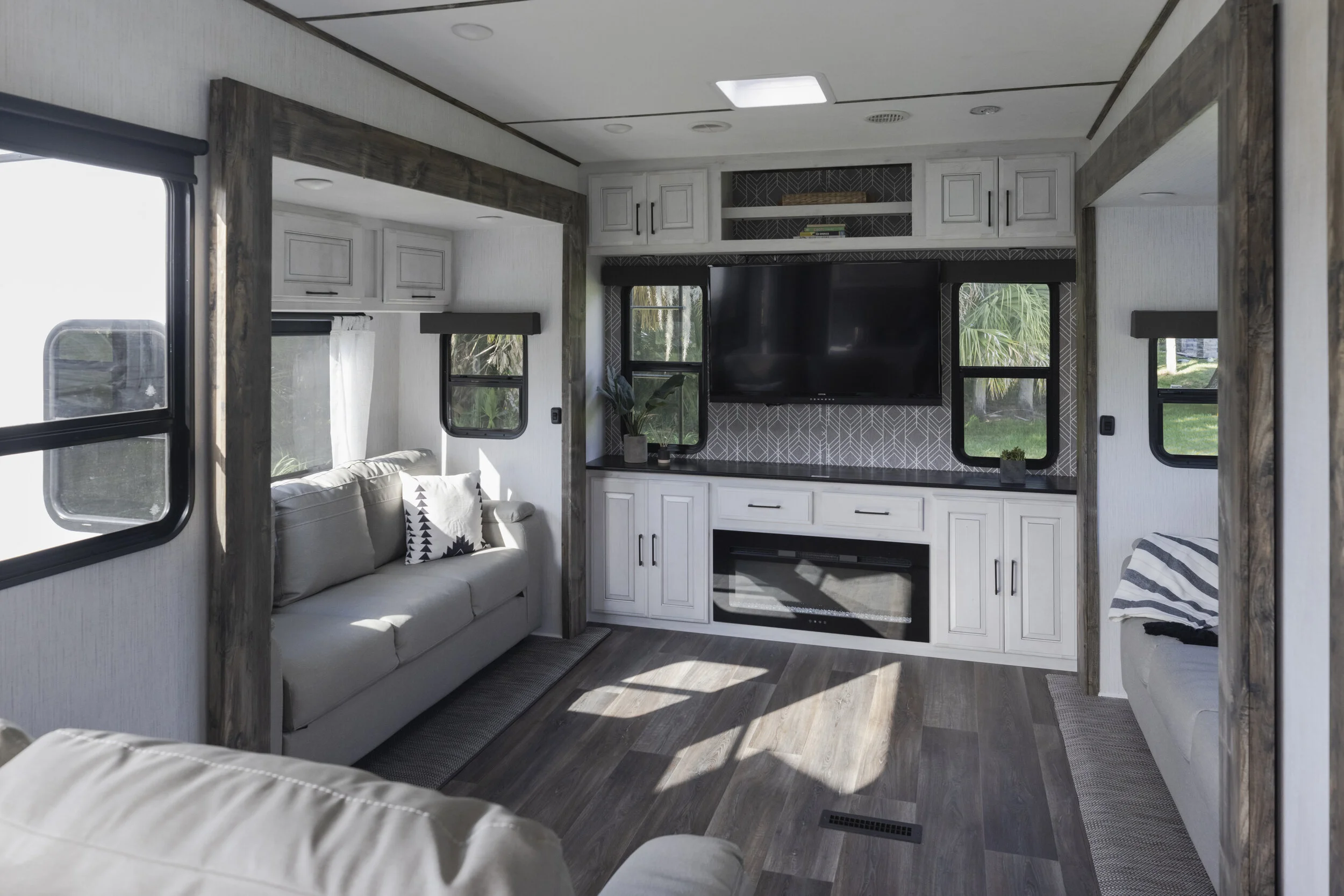_X5A3123_Interiors_Living Room Overall_Heartland 5th Wheel.JPG