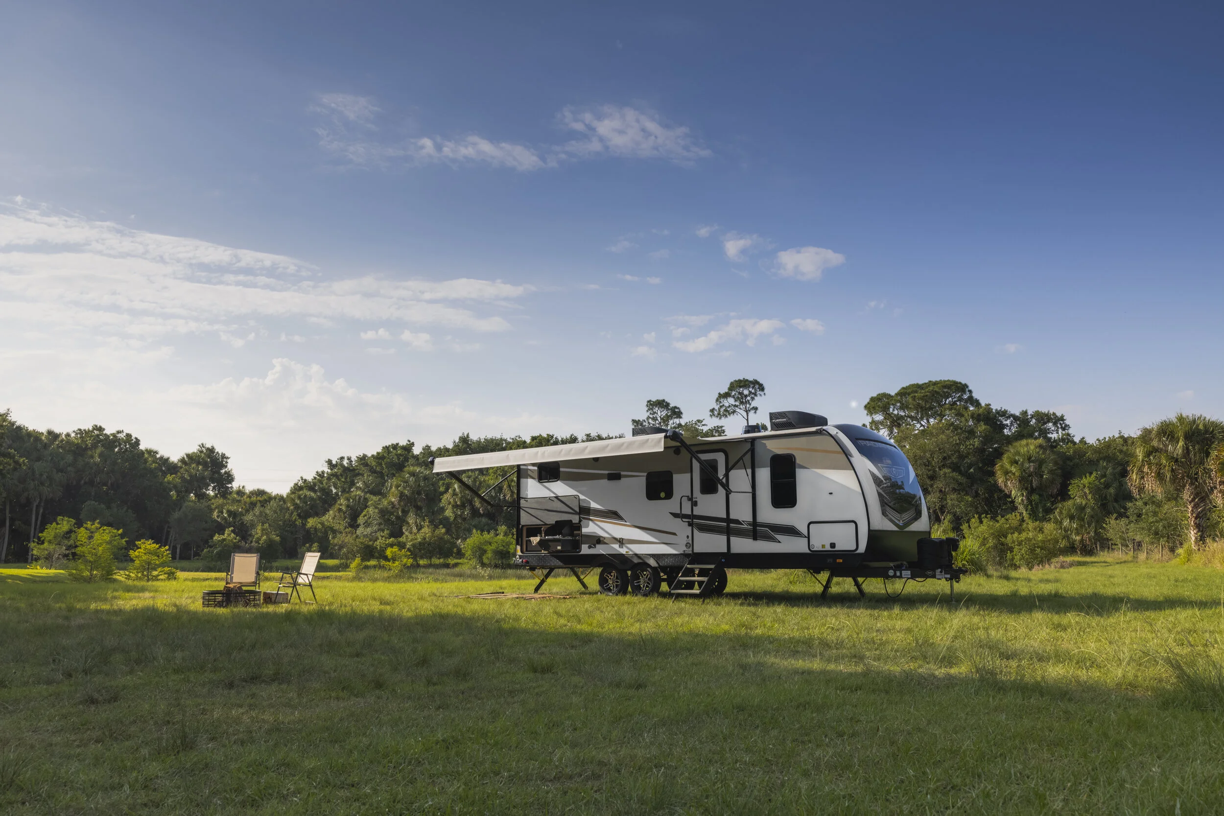 _X5A4187_Front 34 Awning_Radiance Trailer.JPG