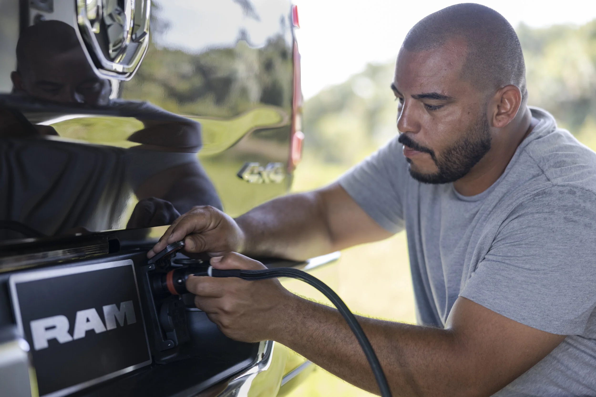 _X5A2135_Exterior Detail_Electrical_Ram How-To Towing.JPG