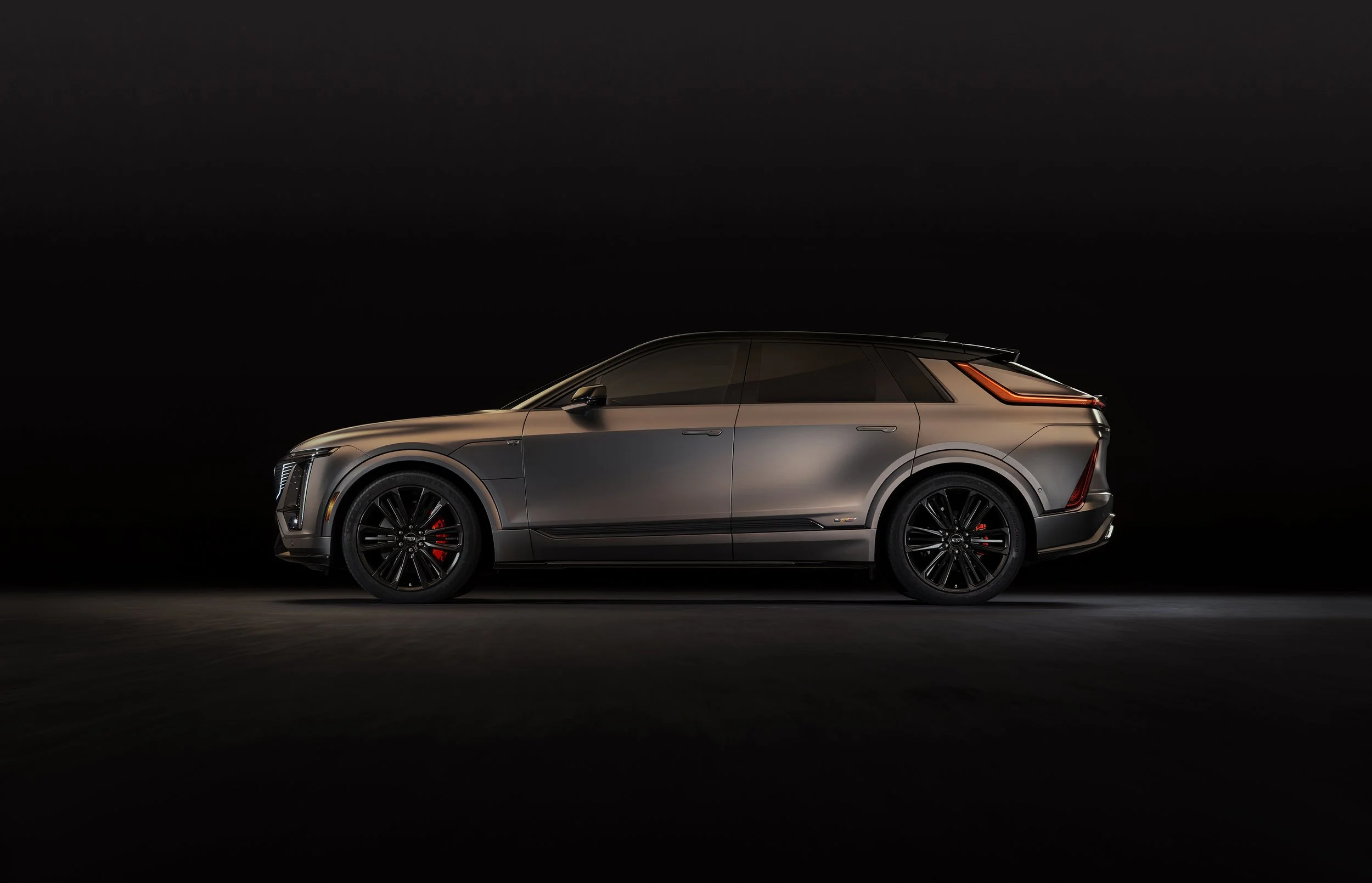 2026-cadillac-lyriq-v-PROFILE-1057.jpg