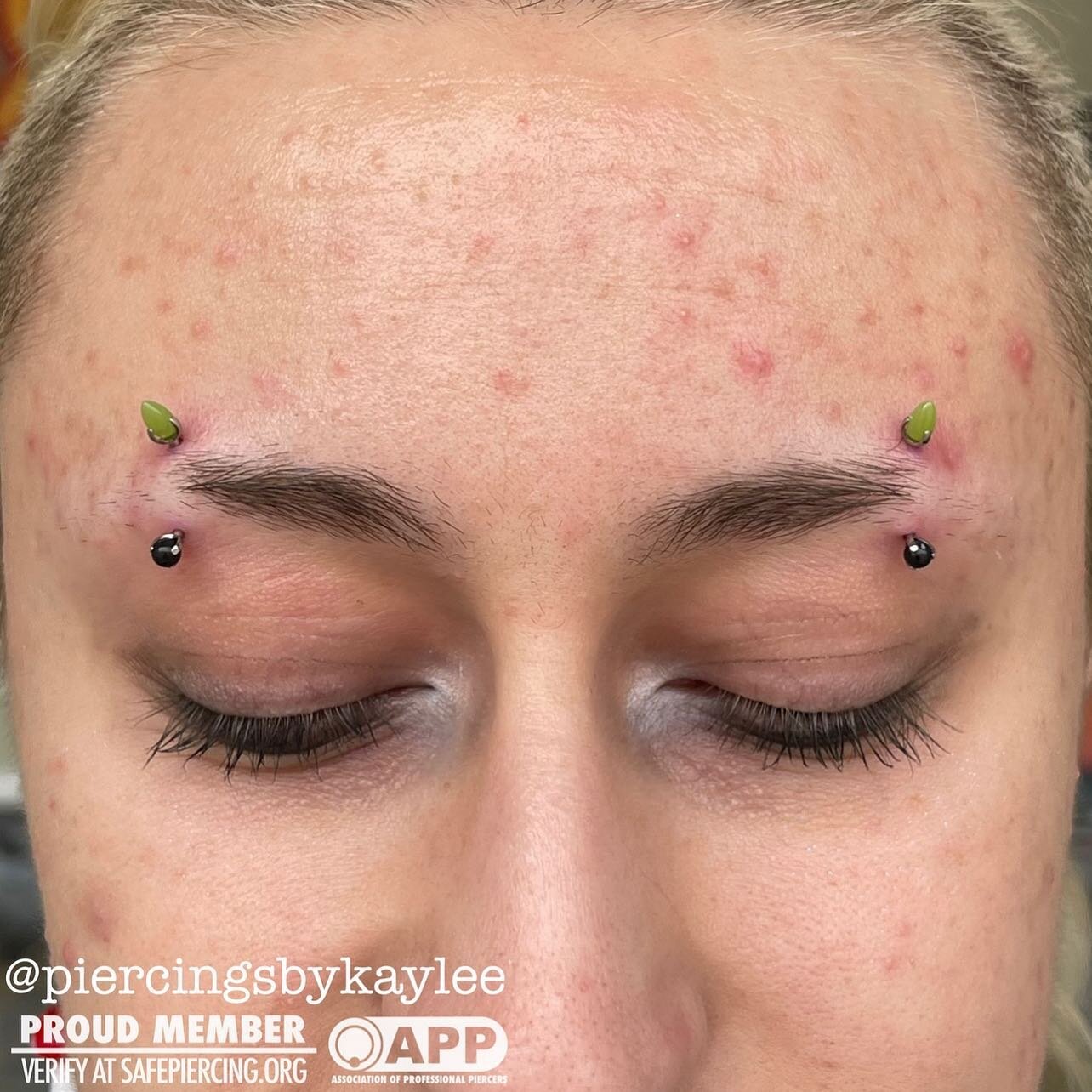 Had a great time getting to pierce this set of a paired eyebrow piercings! Jewelry featuring Jade bullet and onyx ends✨ 
.
( healed septum that I also had the pleasure of piercing a while back!)
.
.
.
#eyebrows #pairedeyebrowpiercing #eyebrowpiercing