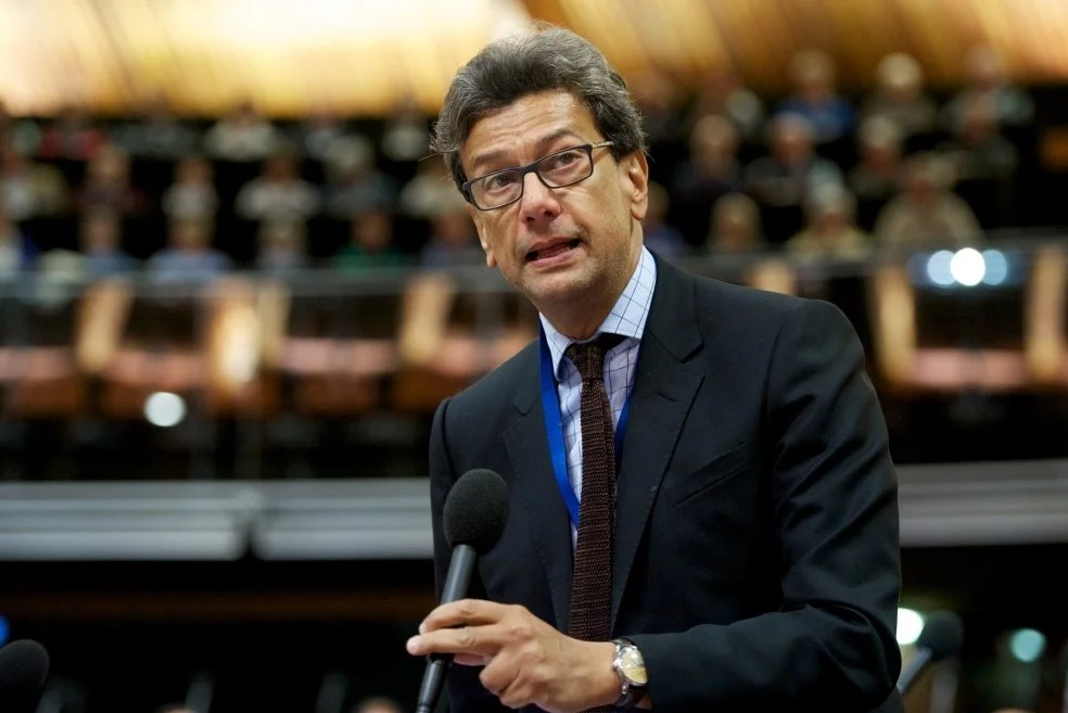 Ο δήμαρχος Σάμου και… του ρολογιού οι δείκτες