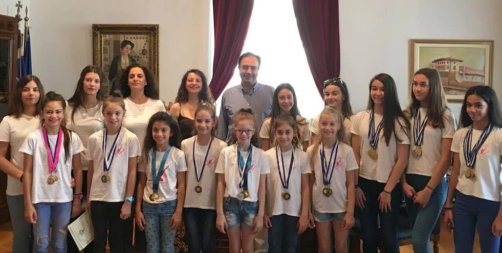 Αθλήτριες του Α.Ο. Αλέξανδρος στον δήμαρχο