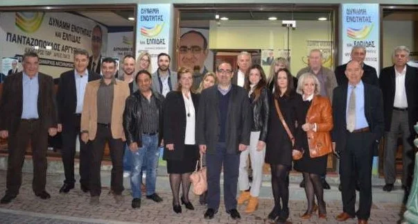 'Πρώτη' των υποψηφίων του Αργύρη Πανταζόπουλου στο εκλογικό κέντρο