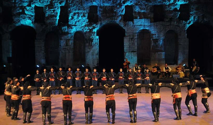 Αδελφοί Τσαχουρίδη και Μαίρη Δούτση στο Ηρώδειο για τα 100 χρόνια της Γενοκτονίας