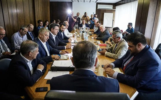 Κλείνει νομοθετικά τις 'πληγές' της απλής αναλογικής η κυβέρνηση, ώστε να διοικηθούν οι δήμοι