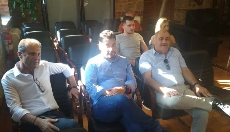 Μ’ αυτούς θα χάσει τη δουλειά του… ο απουσιολόγος!